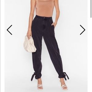 High wasted black balloon jeans